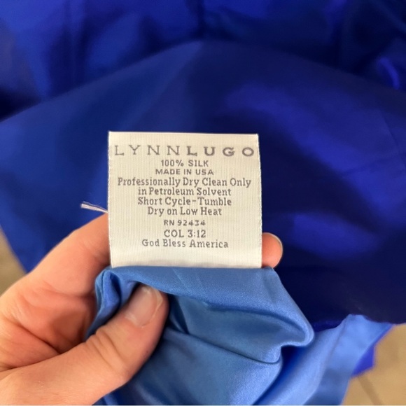 Elegant Blue Silk Sleeveless Dress - Picture 7 of 7